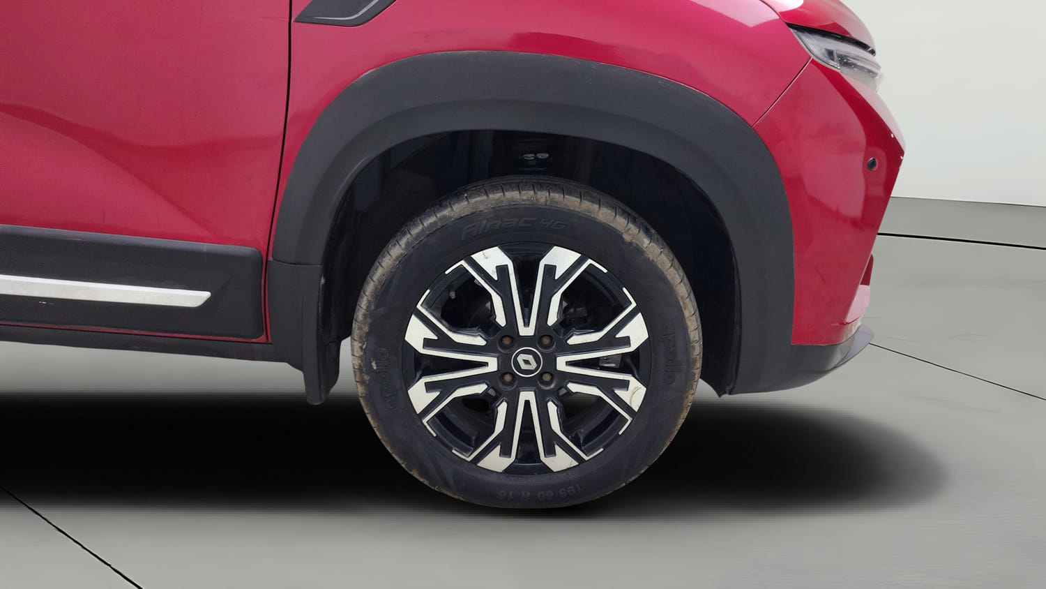 Used 2021 Renault Kiger RXZ Turbo CVT Dual Tone Petrol Automatic tyres RIGHT FRONT TYRE RIM VIEW