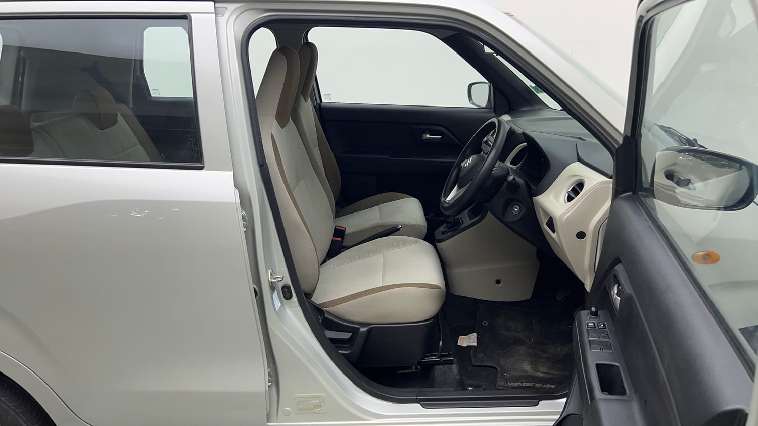 Used 2019 Maruti Suzuki Wagon R VXi 1.0 Petrol Manual interior RIGHT SIDE FRONT DOOR CABIN VIEW
