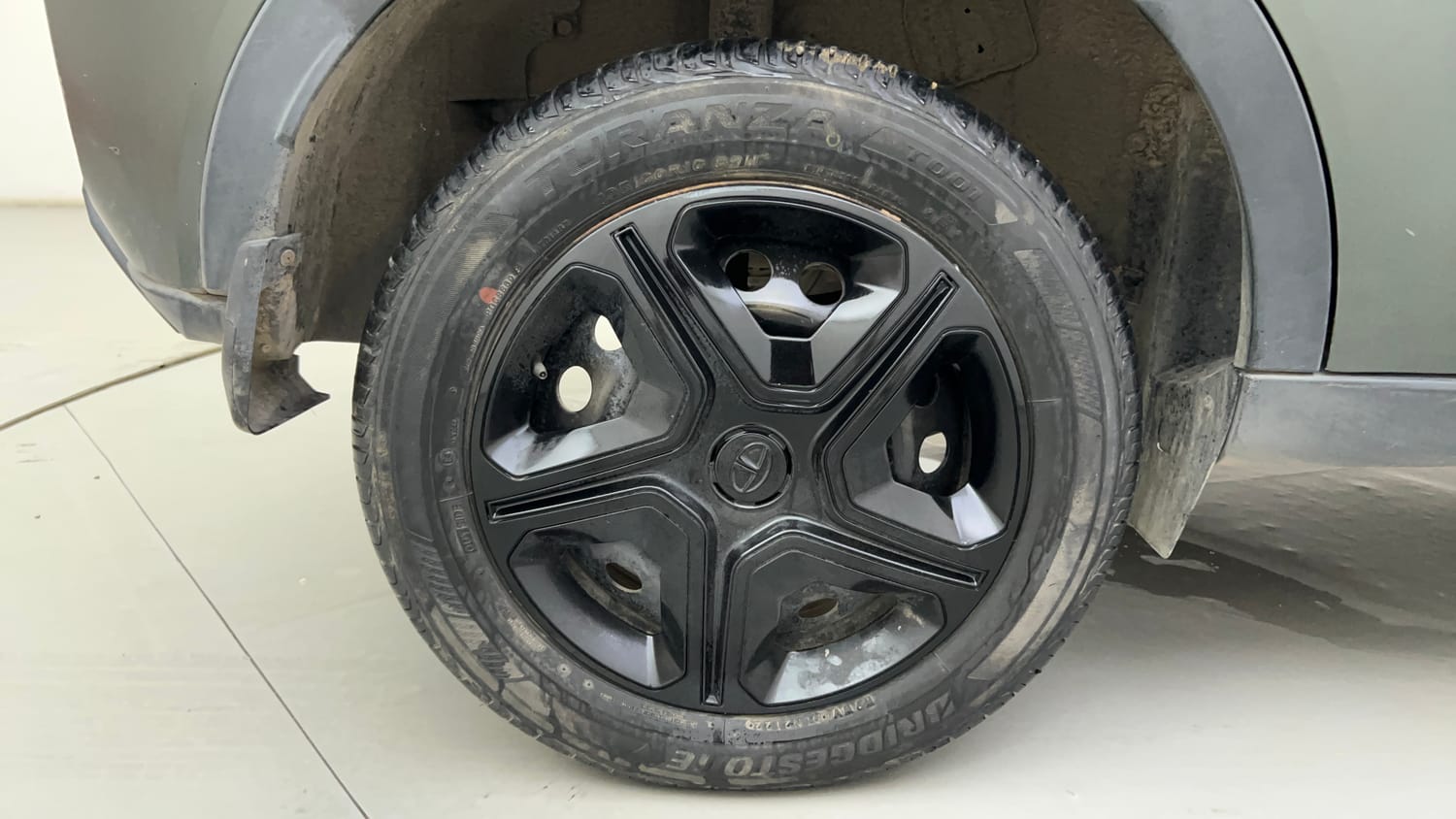 Used 2022 Tata Nexon XMA (S) Diesel Diesel Automatic tyres RIGHT REAR TYRE RIM VIEW