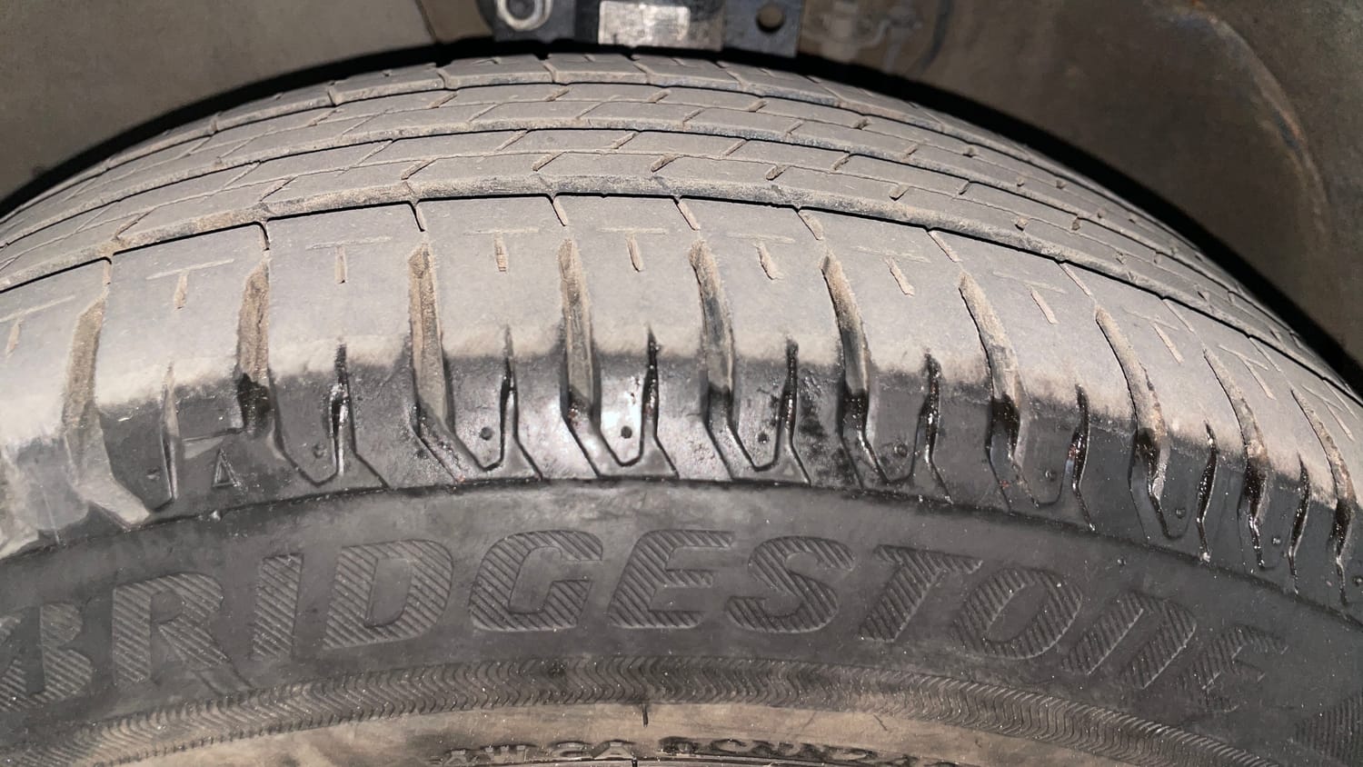 Used 2016 Volkswagen Ameo Highline 1.5L AT Diesel Automatic tyres LEFT FRONT TYRE TREAD VIEW