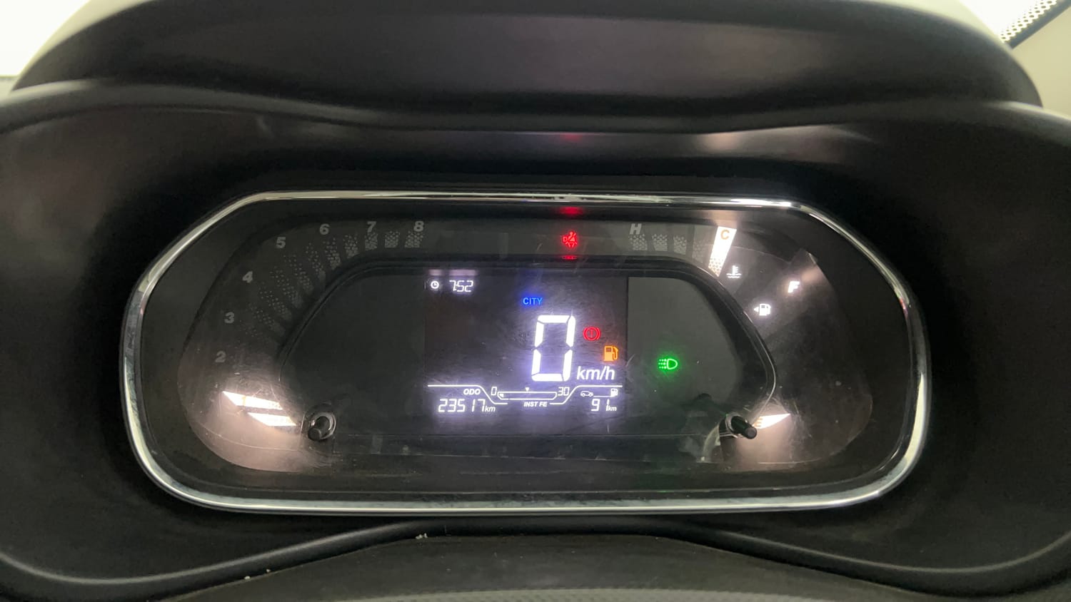 Used 2022 Tata Nexon XM Petrol Manual interior CLUSTERMETER VIEW