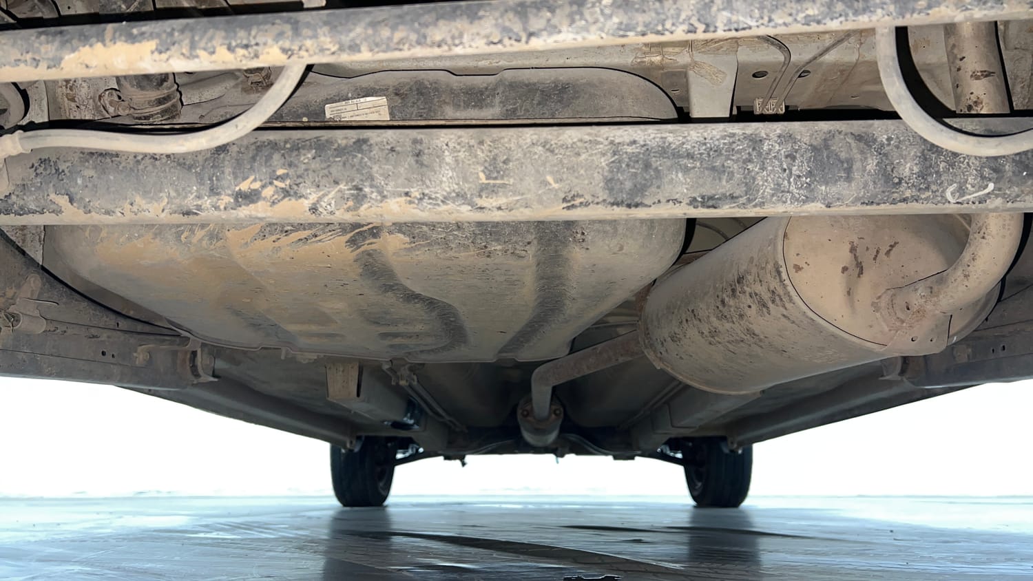 Used 2015 Maruti Suzuki Wagon R 1.0 VXI AMT Petrol Automatic extra REAR UNDERBODY VIEW (TAKEN FROM REAR)