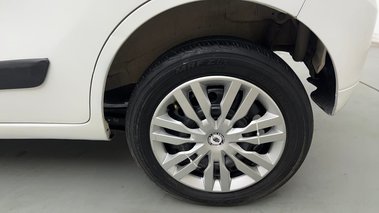 Used 2015 Maruti Suzuki Wagon R 1.0 VXI AMT Petrol Automatic tyres LEFT REAR TYRE RIM VIEW