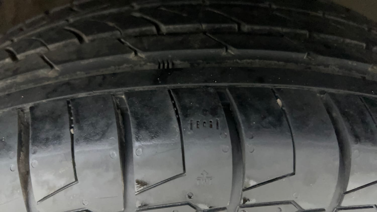 Used 2022 Kia Carens Luxury Plus 1.4 Petrol 7 STR Petrol Manual tyres RIGHT FRONT TYRE TREAD VIEW
