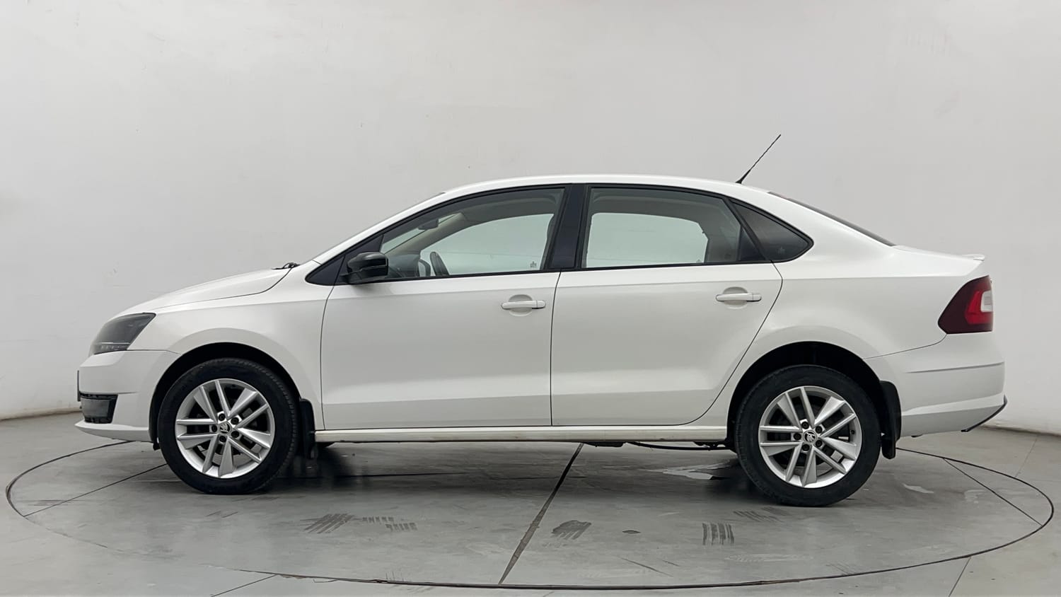 Used 2018 Skoda Rapid Style 1.6 MPI Petrol Manual exterior LEFT SIDE VIEW