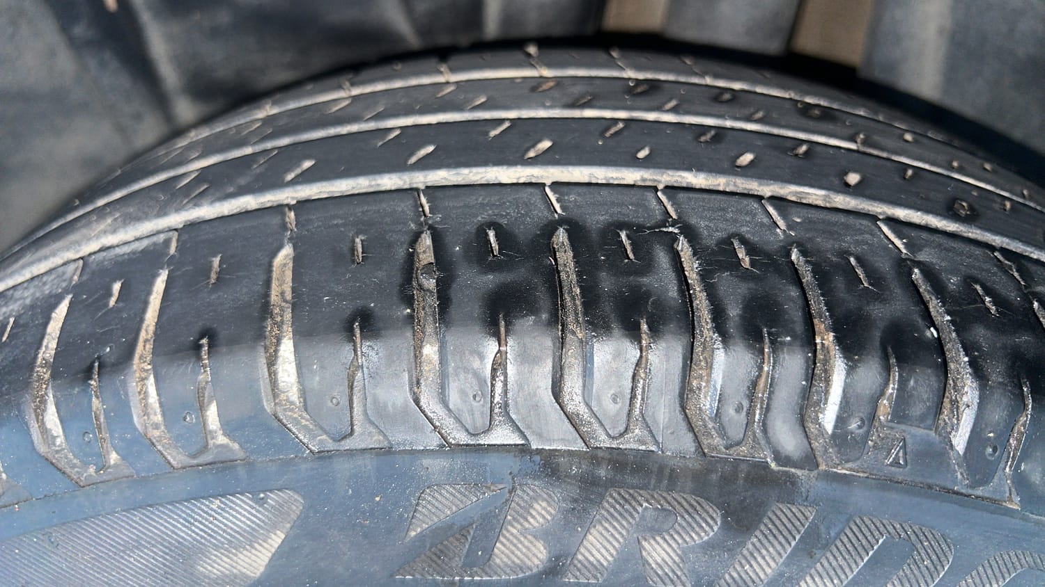 Used 2020 Maruti Suzuki XL6 Alpha MT Petrol Petrol Manual tyres LEFT REAR TYRE TREAD VIEW