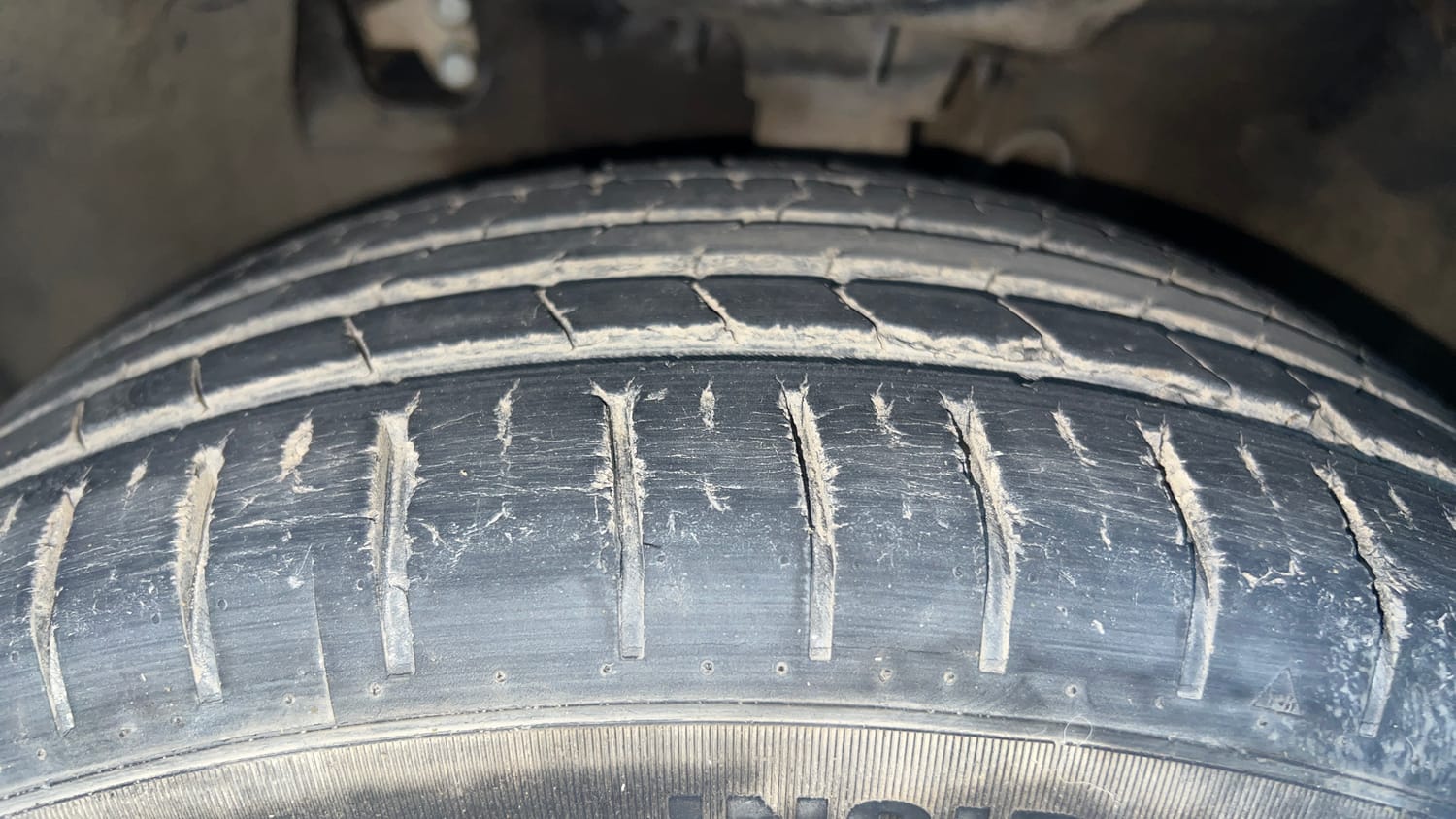 Used 2016 Hyundai Elite i20 Asta 1.2 Petrol Manual tyres LEFT FRONT TYRE TREAD VIEW