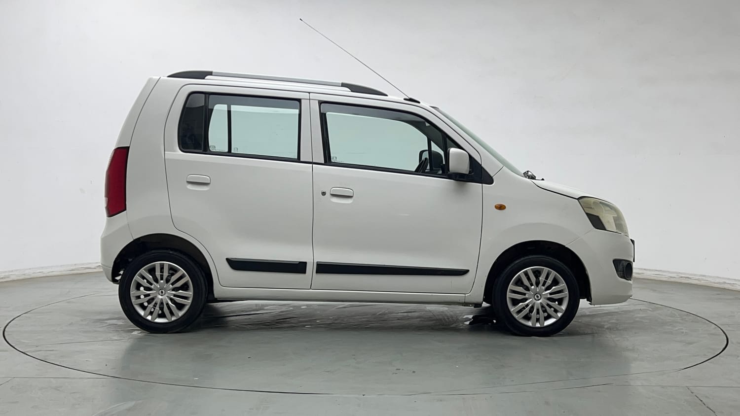Used 2015 Maruti Suzuki Wagon R 1.0 VXI AMT Petrol Automatic exterior RIGHT SIDE VIEW
