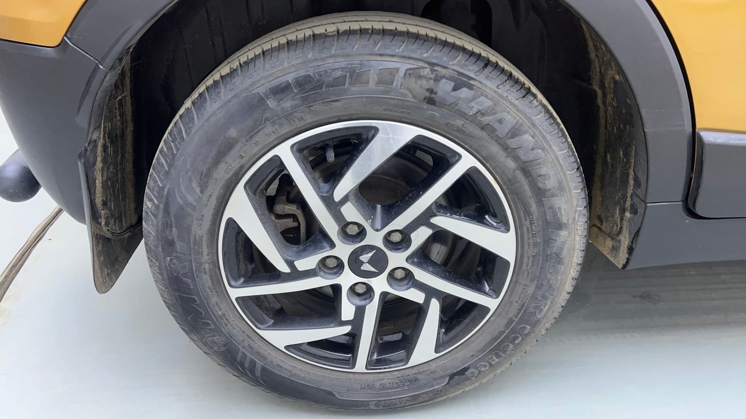 Used 2023 Mahindra XUV 300 W8 1.2 Petrol Petrol Manual tyres RIGHT REAR TYRE RIM VIEW