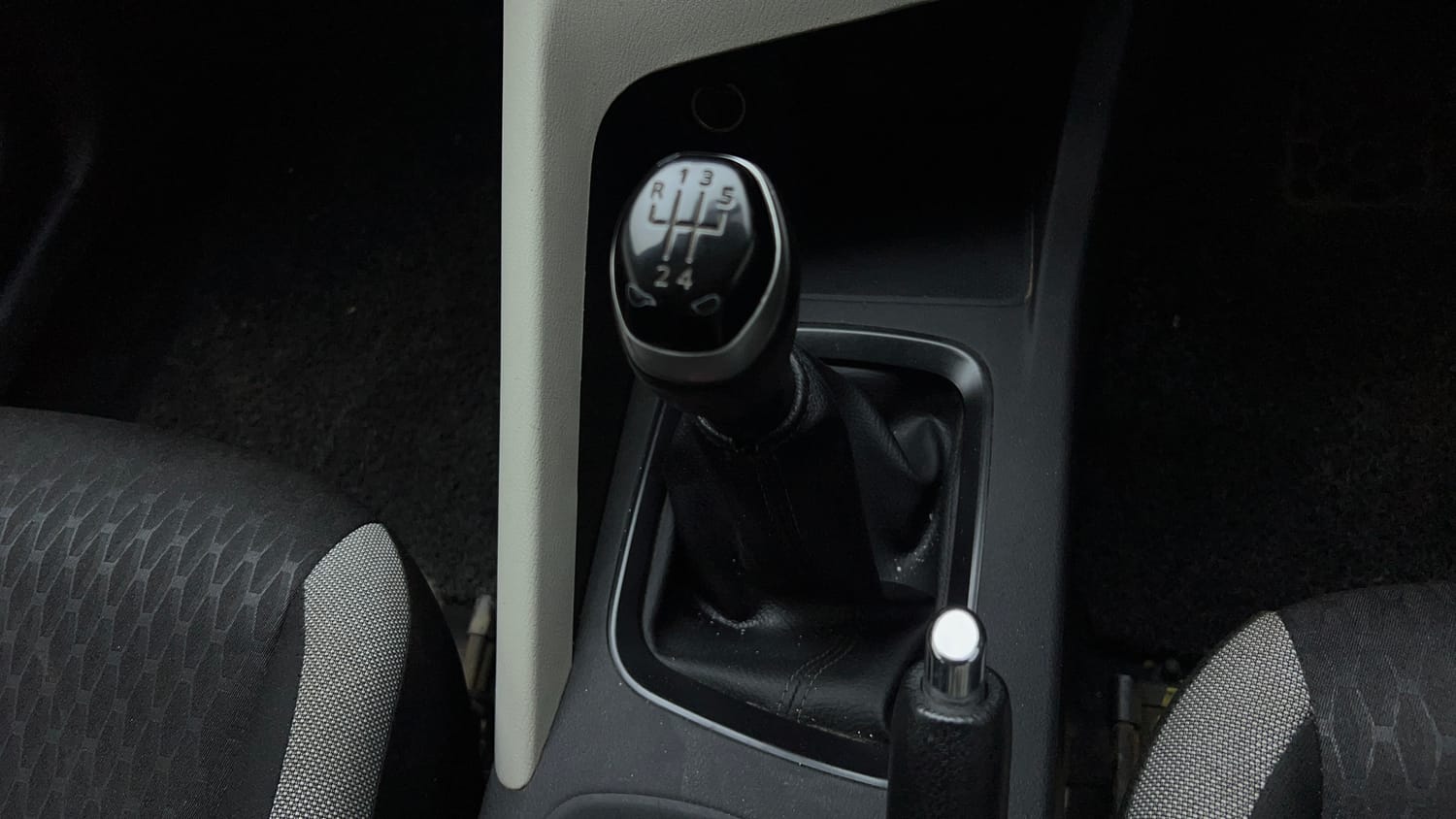 Used 2022 Nissan Magnite XE Petrol Manual interior GEAR  KNOB VIEW