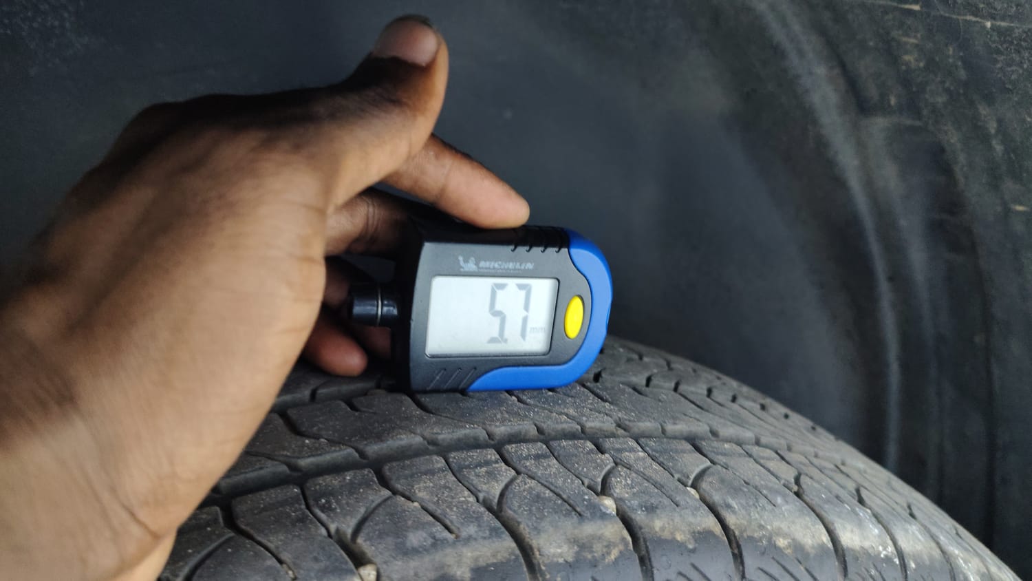 Used 2025 Maruti Suzuki Grand Vitara Alpha Smart Hybrid Petrol Manual tyres RIGHT REAR TYRE TREAD VIEW
