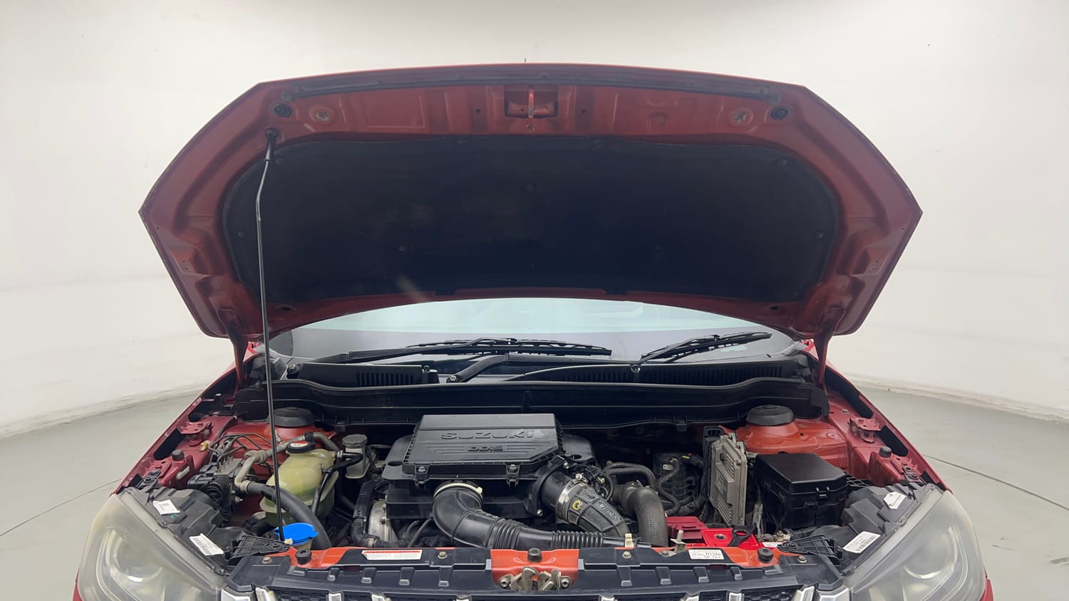 Used 2018 Maruti Suzuki Vitara Brezza [2016-2020] VDi Diesel Manual engine ENGINE & BONNET OPEN FRONT VIEW