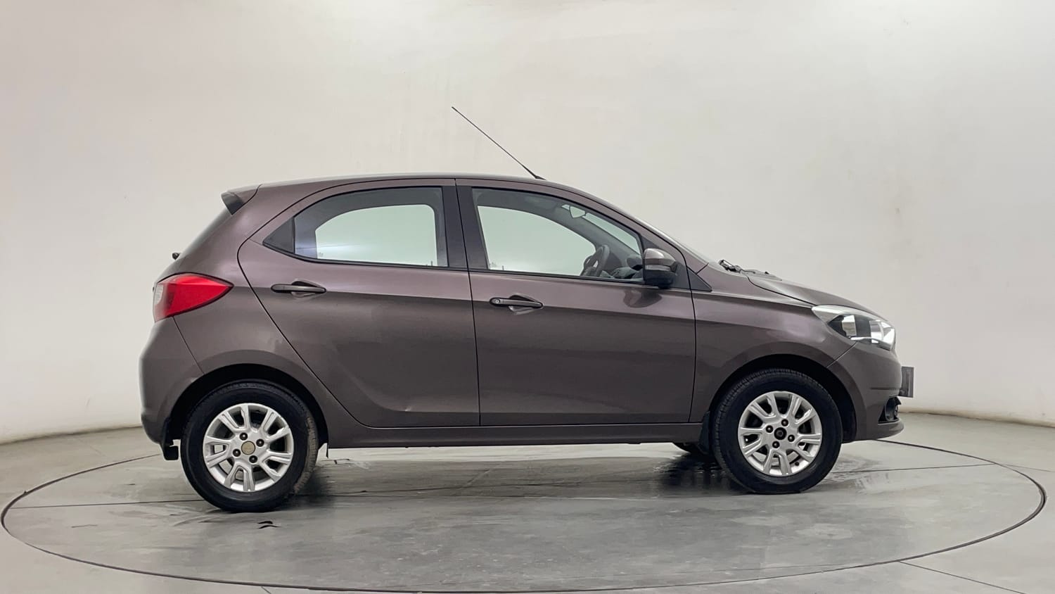Used 2018 Tata Tiago Revotron XZ Petrol Manual exterior RIGHT SIDE VIEW