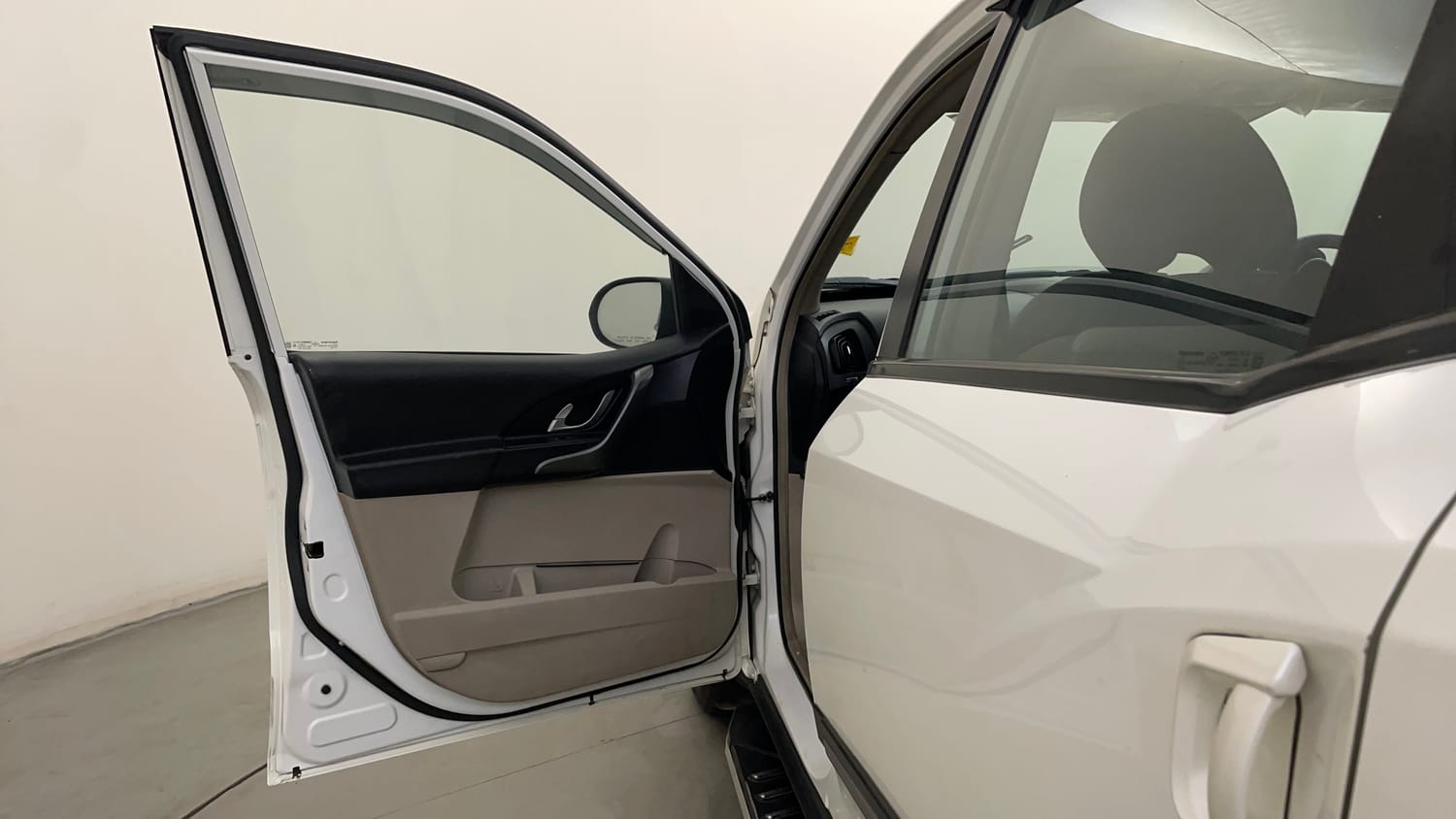 Used 2018 Mahindra XUV500 W9 AT Diesel Automatic interior LEFT FRONT DOOR OPEN VIEW