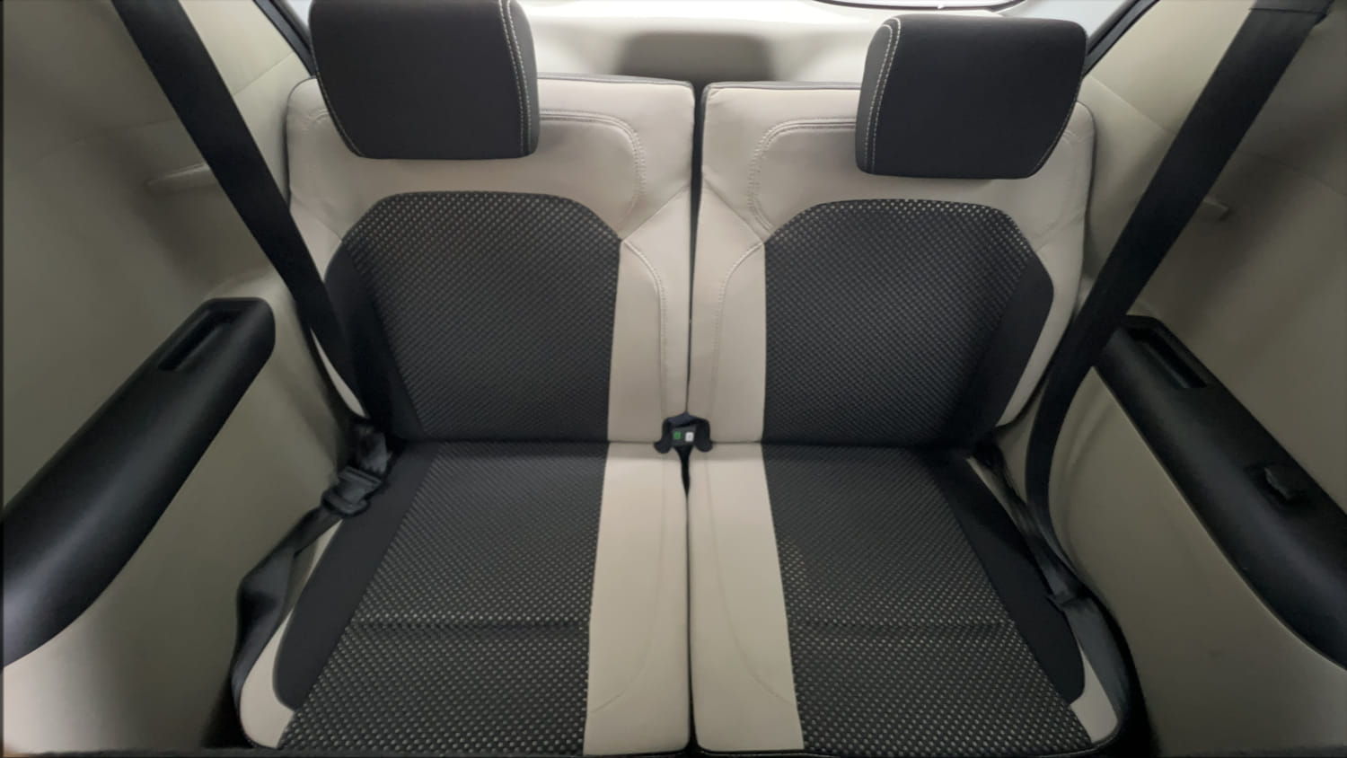 Used 2022 Renault Triber RXZ Petrol Automatic interior THIRD ROW SEAT