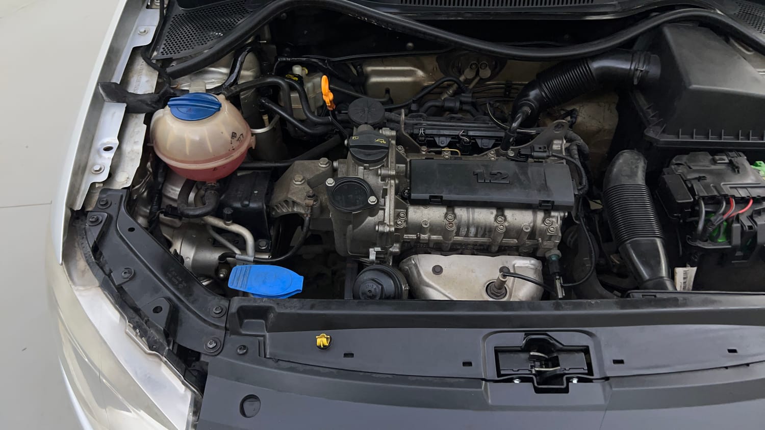 Used 2014 Volkswagen Polo Comfortline 1.2L (P) Petrol Manual engine ENGINE RIGHT SIDE VIEW