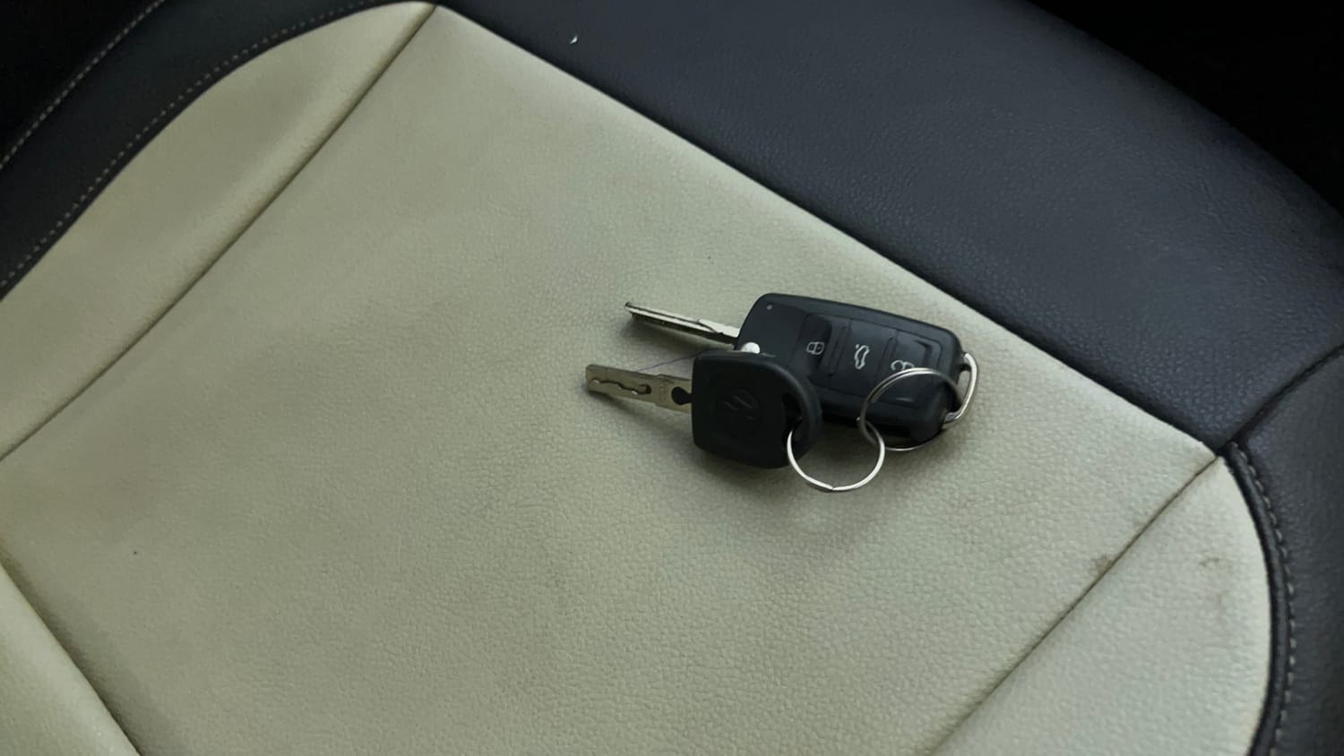 Used 2014 Volkswagen Polo Comfortline 1.2L (P) Petrol Manual extra CAR KEY VIEW