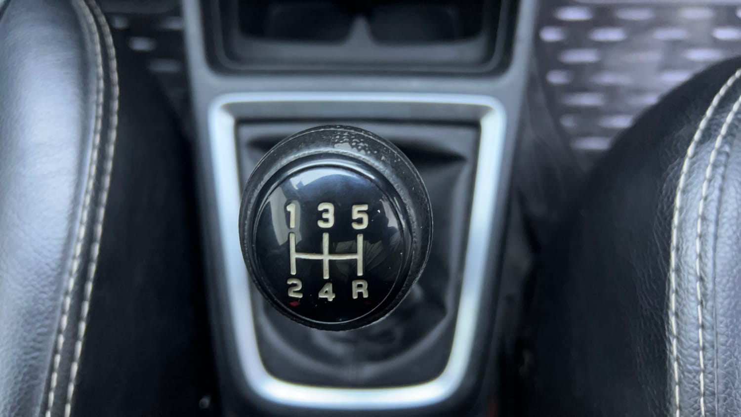 Used 2022 Maruti Suzuki Swift VXi Petrol Manual interior GEAR  KNOB VIEW