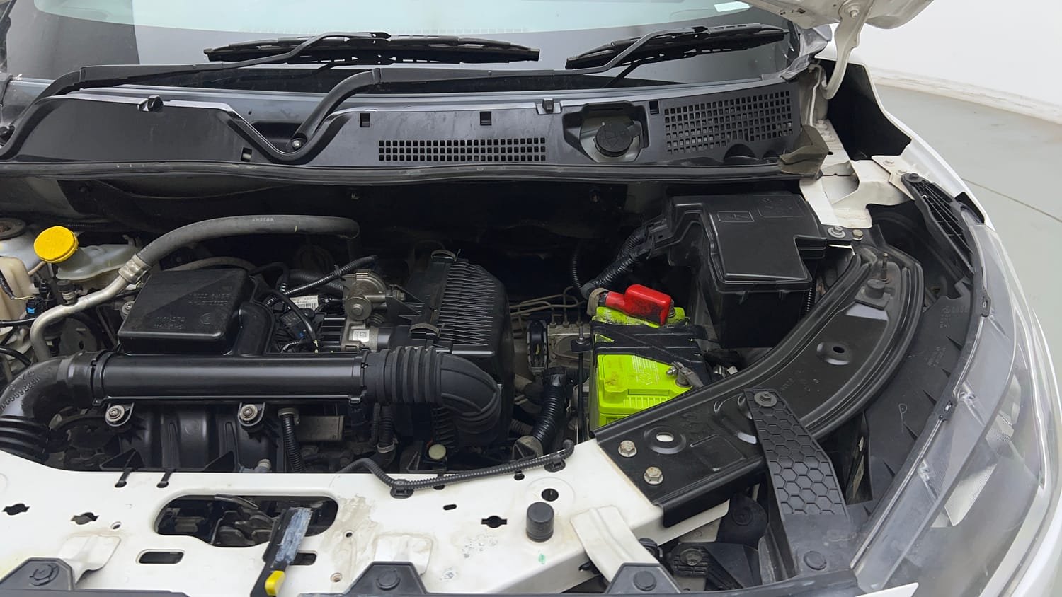 Used 2022 Nissan Magnite XE Petrol Manual engine ENGINE LEFT SIDE VIEW