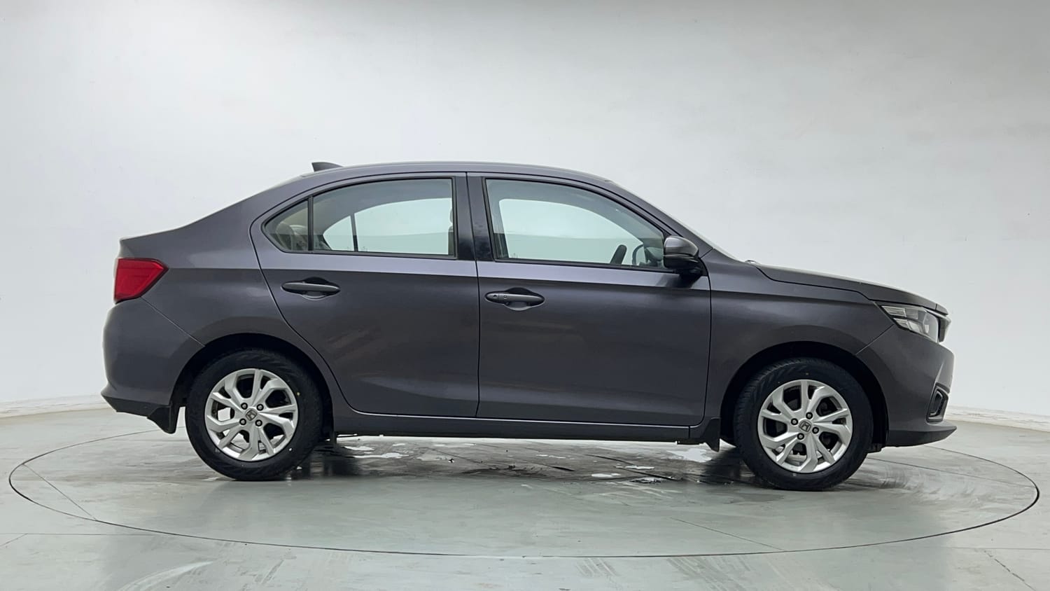 Used 2019 Honda Amaze 1.2 V CVT Petrol Petrol Automatic exterior RIGHT SIDE VIEW