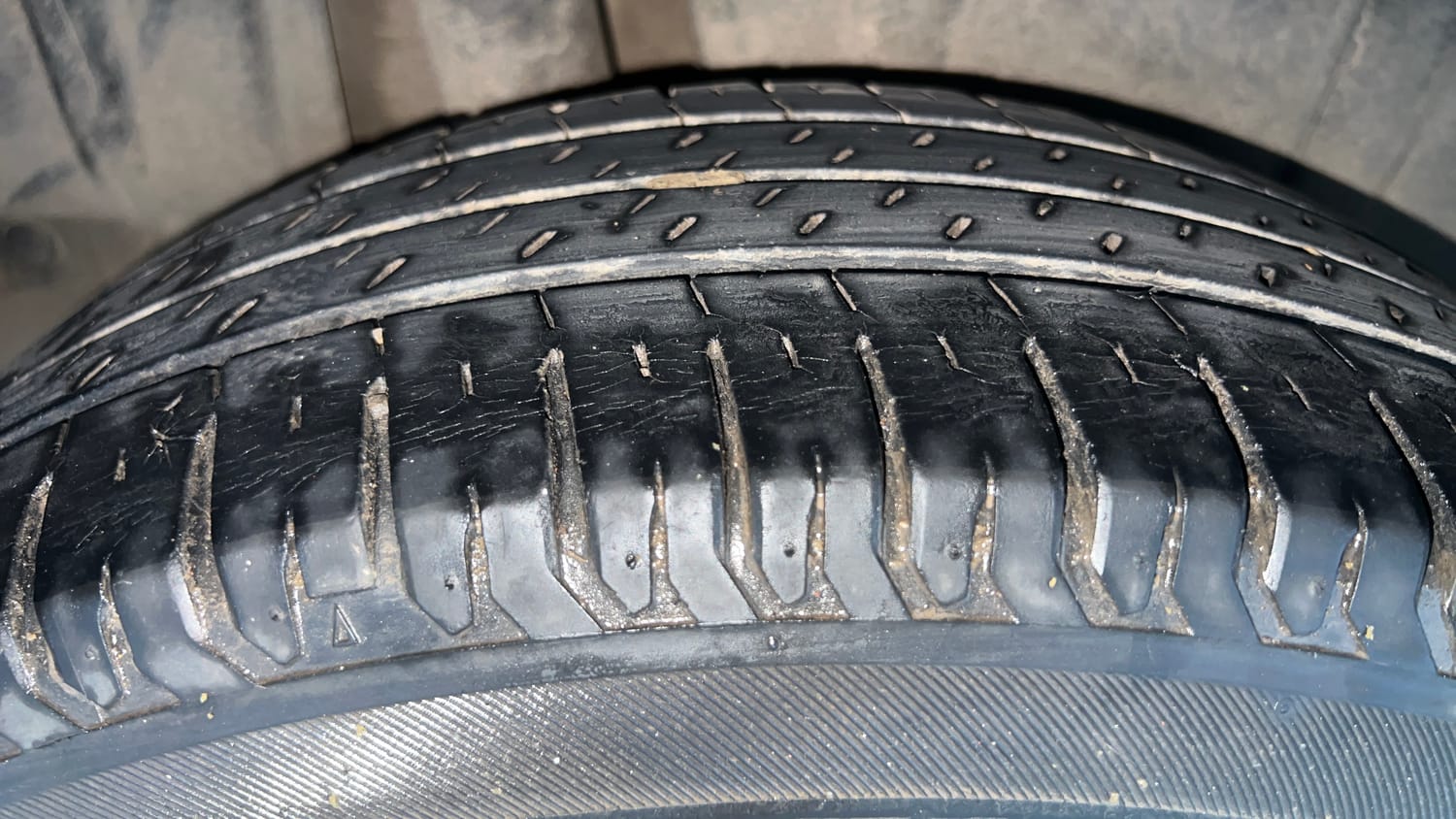 Used 2020 Maruti Suzuki XL6 Alpha MT Petrol Petrol Manual tyres RIGHT REAR TYRE TREAD VIEW