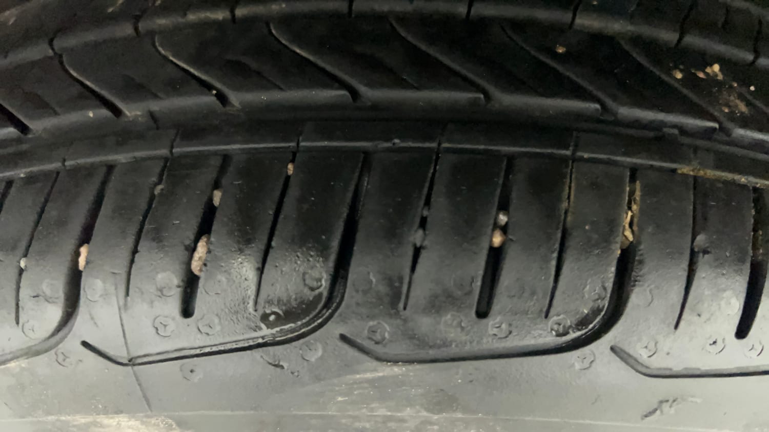 Used 2016 Maruti Suzuki Baleno Zeta 1.2 Petrol Manual tyres LEFT FRONT TYRE TREAD VIEW