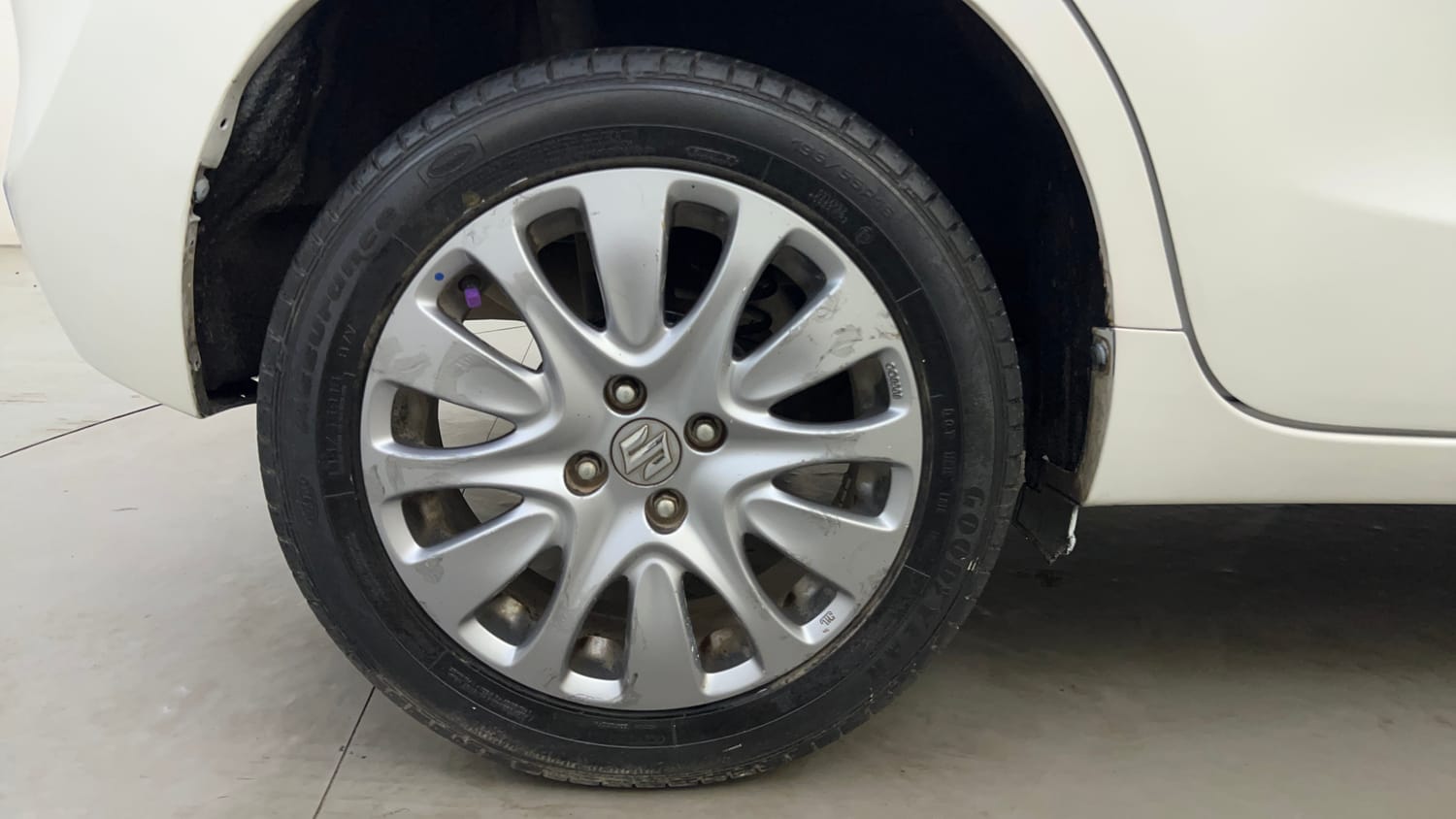 Used 2017 Maruti Suzuki Baleno Zeta 1.2 AT Petrol Automatic tyres RIGHT REAR TYRE RIM VIEW