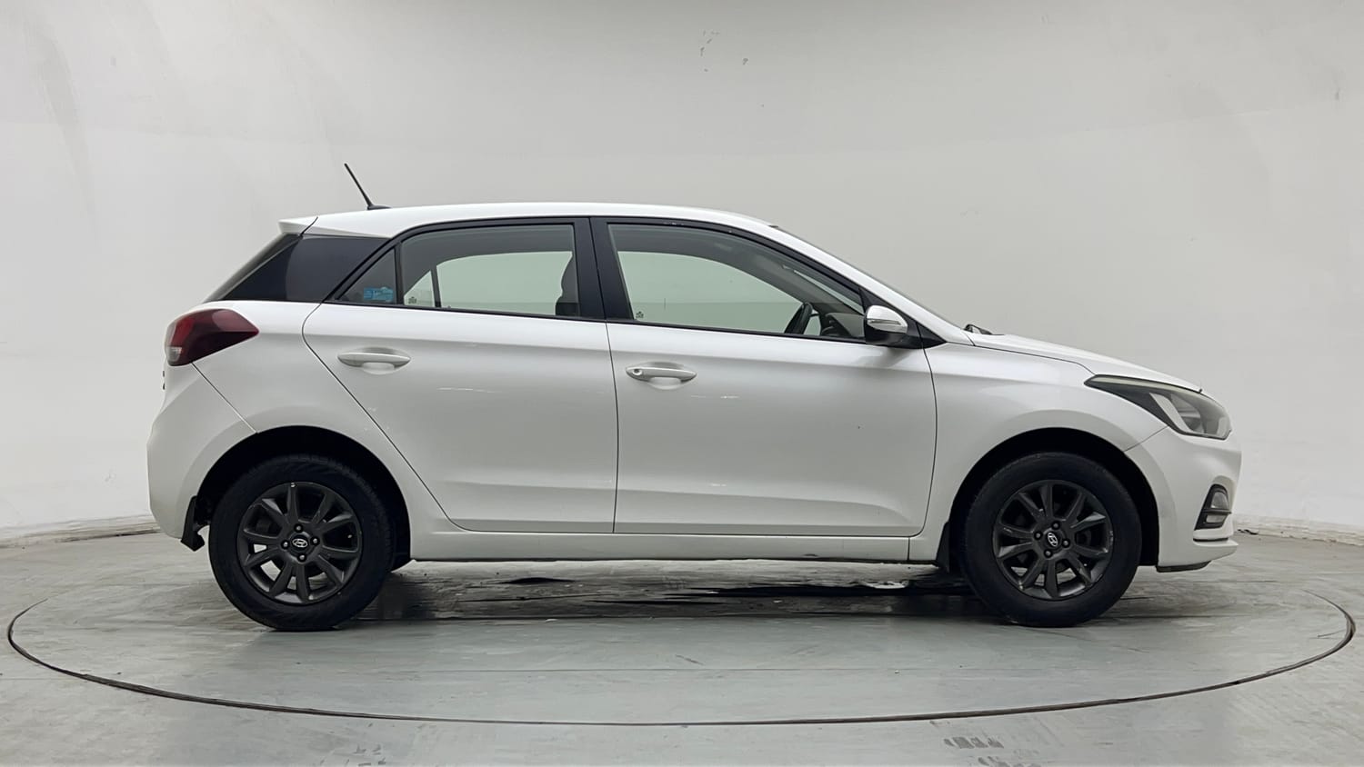 Used 2019 Hyundai Elite i20 Asta 1.2 AT Petrol Automatic exterior RIGHT SIDE VIEW