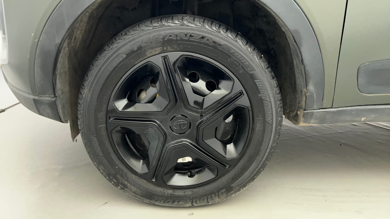 Used 2022 Tata Nexon XMA (S) Diesel Diesel Automatic tyres LEFT FRONT TYRE RIM VIEW