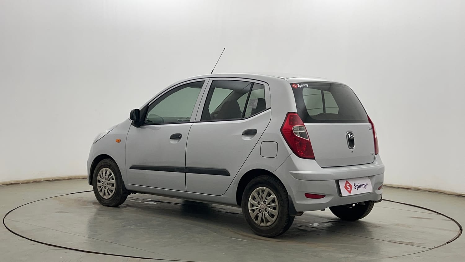 Used 2015 Hyundai i10 Magna 1.1 iRDE2 Petrol Manual exterior LEFT REAR CORNER VIEW
