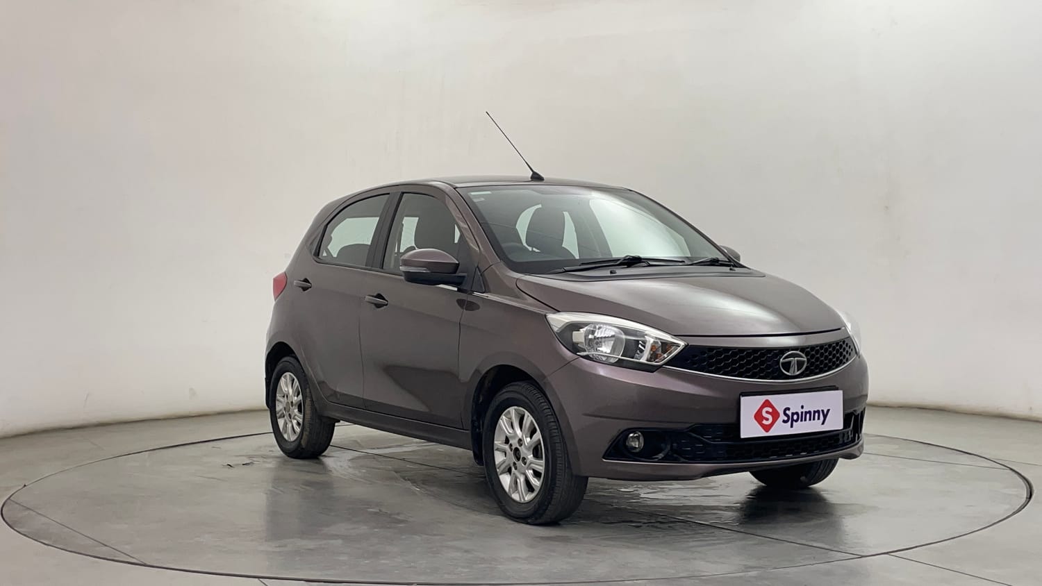 Used 2018 Tata Tiago Revotron XZ Petrol Manual exterior RIGHT FRONT CORNER VIEW