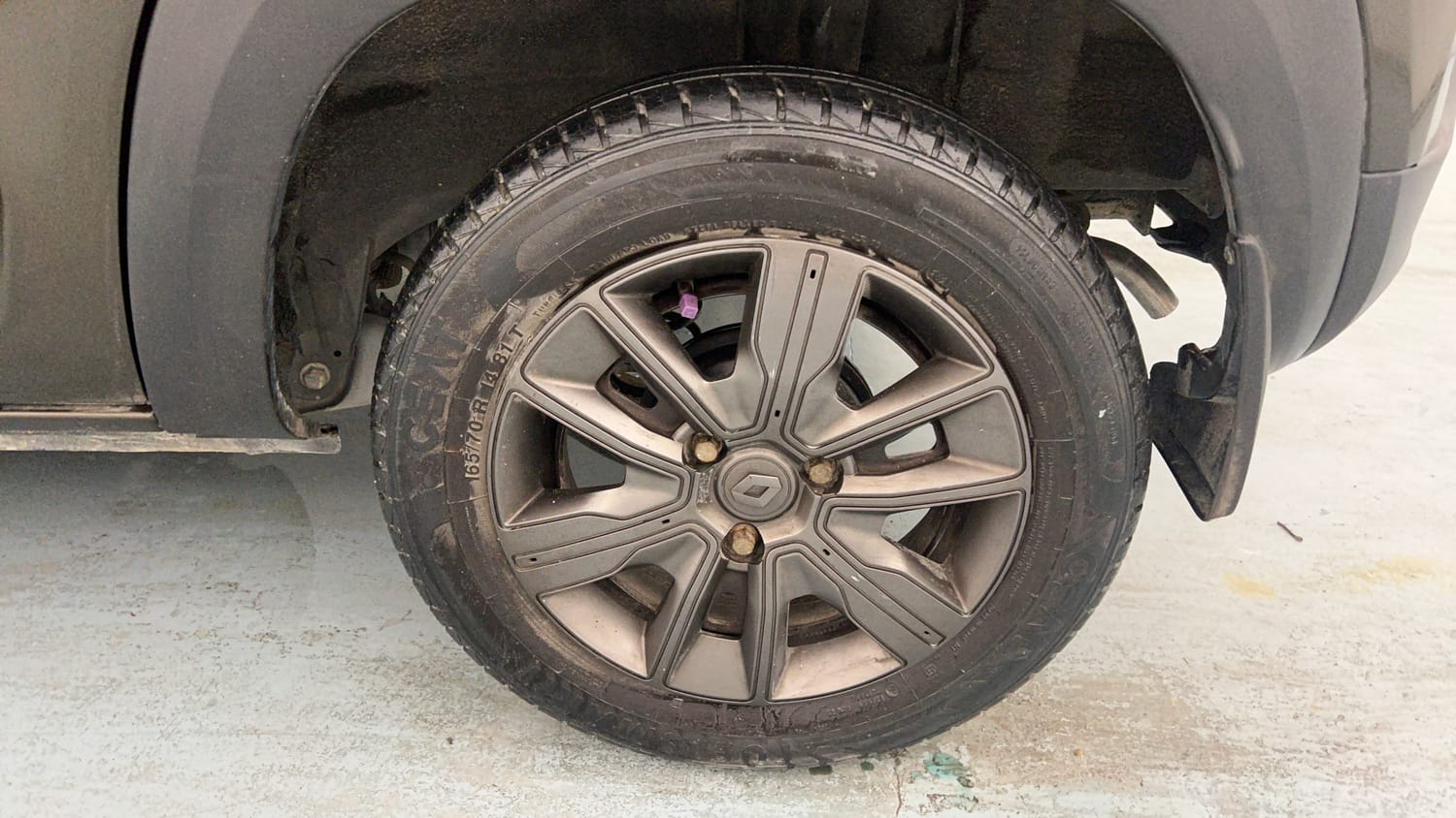 Used 2021 Renault Kwid CLIMBER 1.0 AMT Opt Petrol Automatic tyres LEFT REAR TYRE RIM VIEW