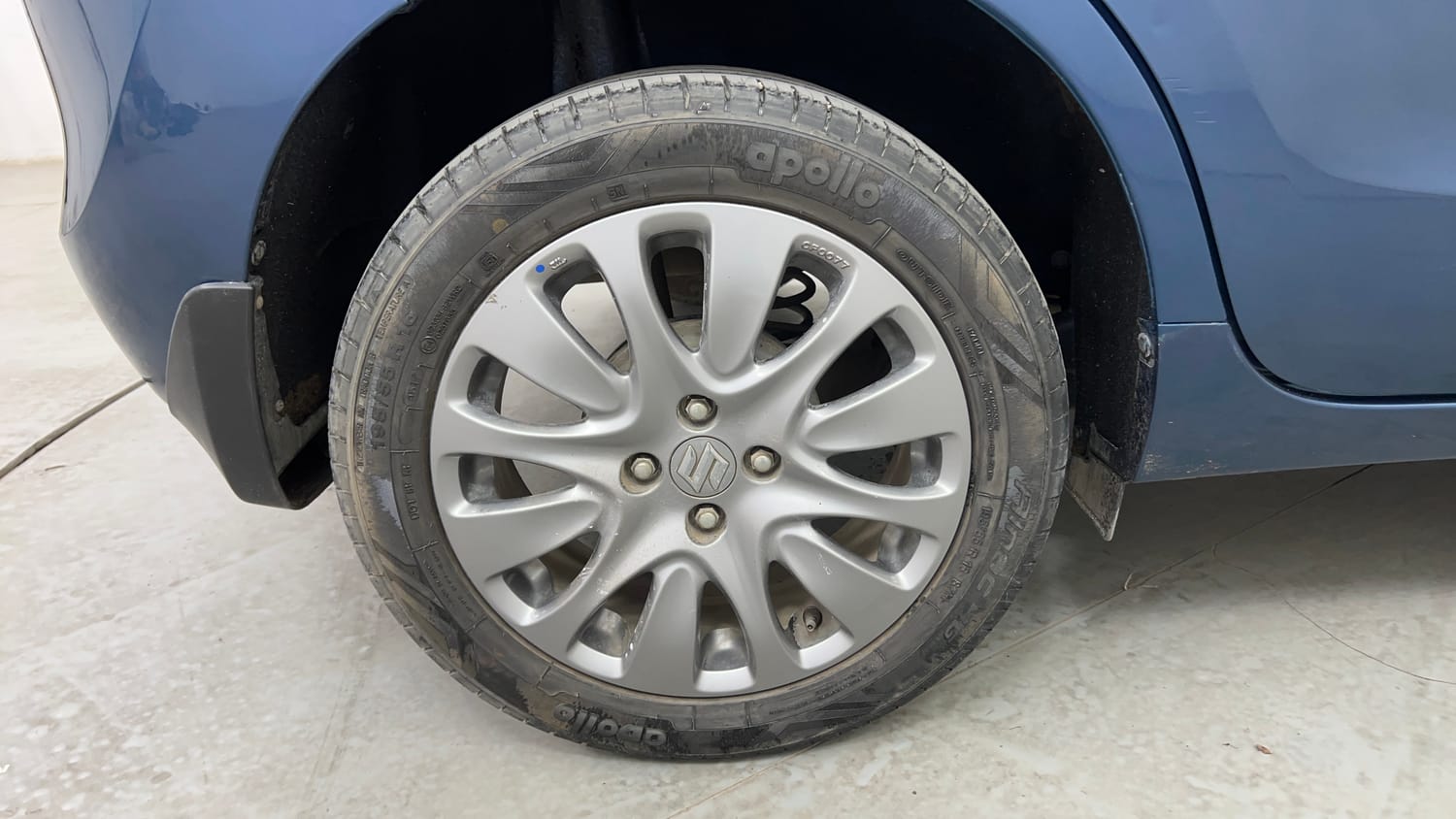 Used 2017 Maruti Suzuki Baleno Alpha 1.2 Petrol Manual tyres RIGHT REAR TYRE RIM VIEW