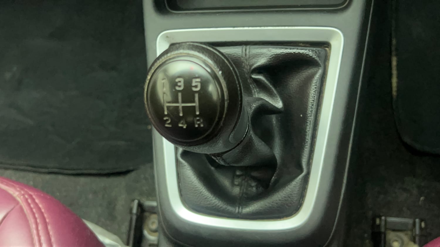 Used 2022 Maruti Suzuki Swift LXi Petrol Manual interior GEAR  KNOB VIEW