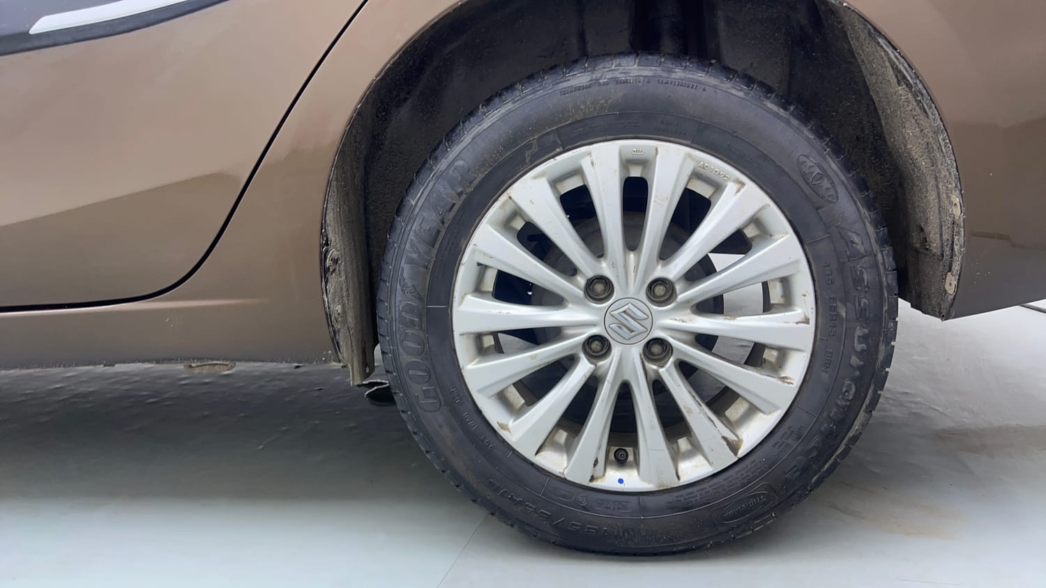 Used 2017 Maruti Suzuki Ciaz ZDi SHVS Diesel Manual tyres LEFT REAR TYRE RIM VIEW
