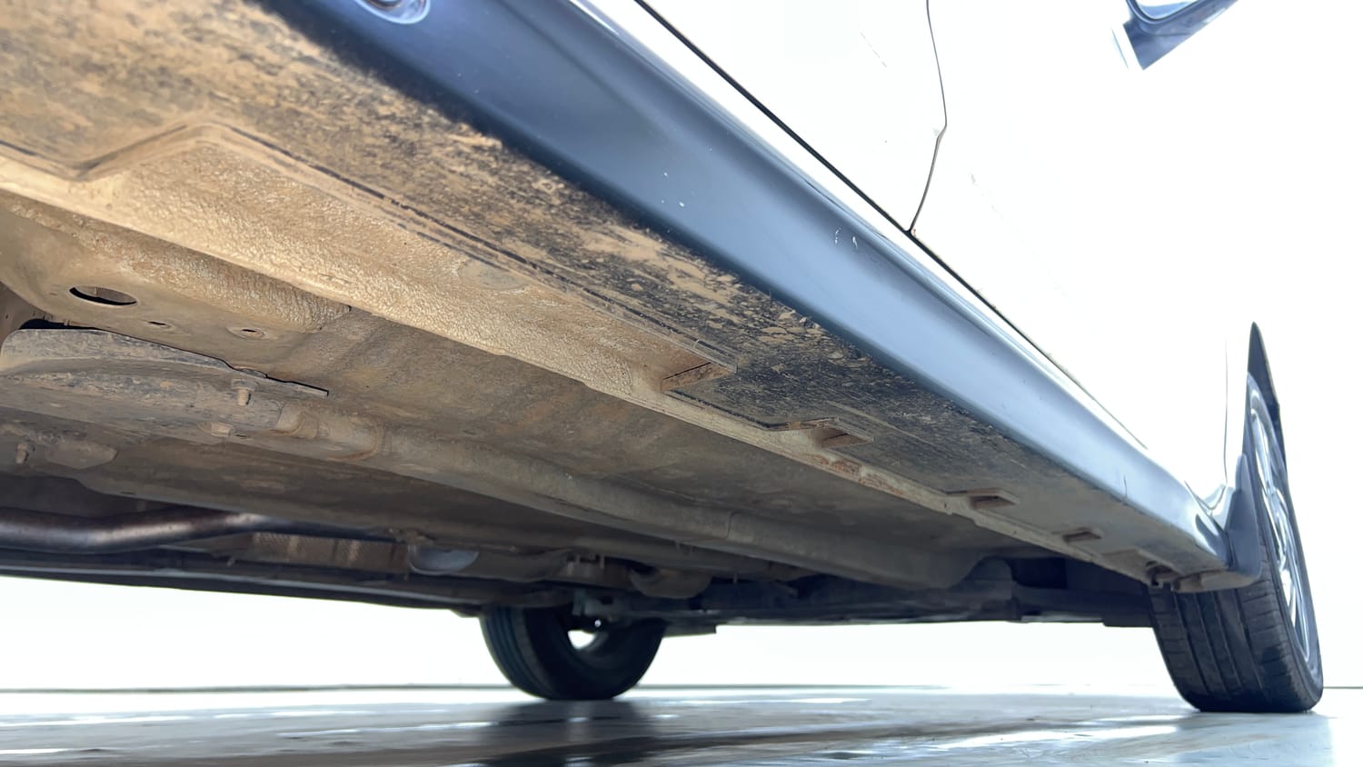 Used 2023 Hyundai New i20 Asta (O) 1.2 MT Petrol Manual extra REAR RIGHT UNDERBODY VIEW