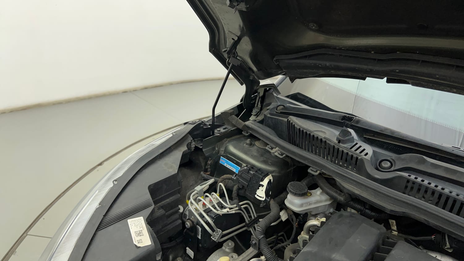 Used 2022 Tata Nexon XMA (S) Diesel Diesel Automatic engine ENGINE RIGHT SIDE HINGE & APRON VIEW