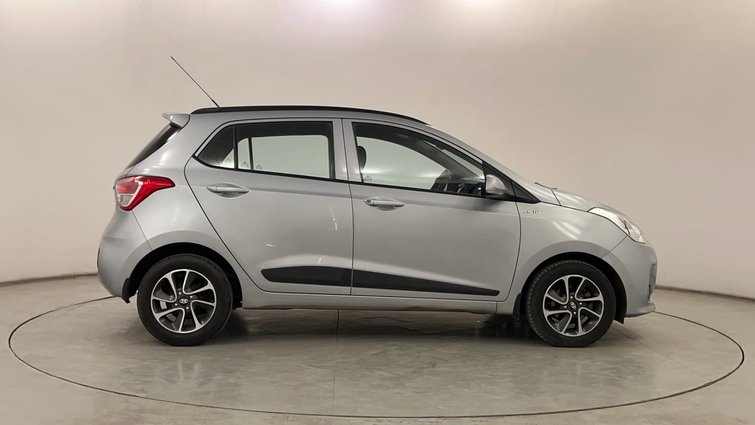 Used 2019 Hyundai Grand i10 Sportz AT 1.2 Kappa VTVT Petrol Automatic exterior RIGHT SIDE VIEW