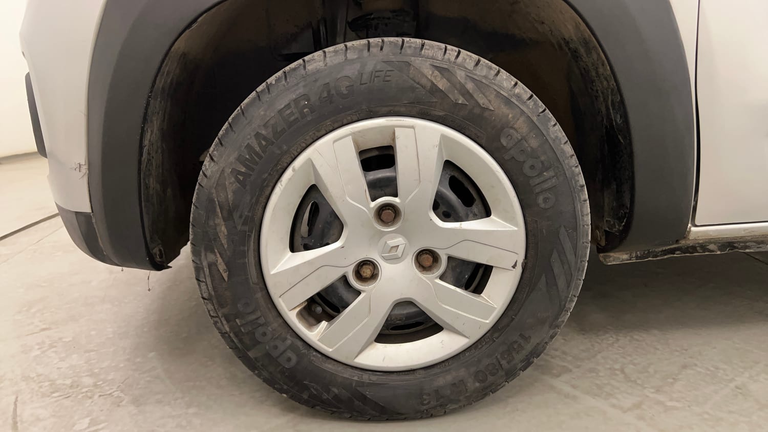 Used 2016 Renault Kwid RXT Opt Petrol Manual tyres LEFT FRONT TYRE RIM VIEW