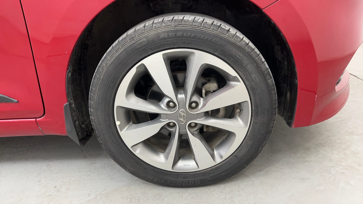 Used 2015 Hyundai Elite i20 Asta 1.2 Petrol Manual tyres RIGHT FRONT TYRE RIM VIEW
