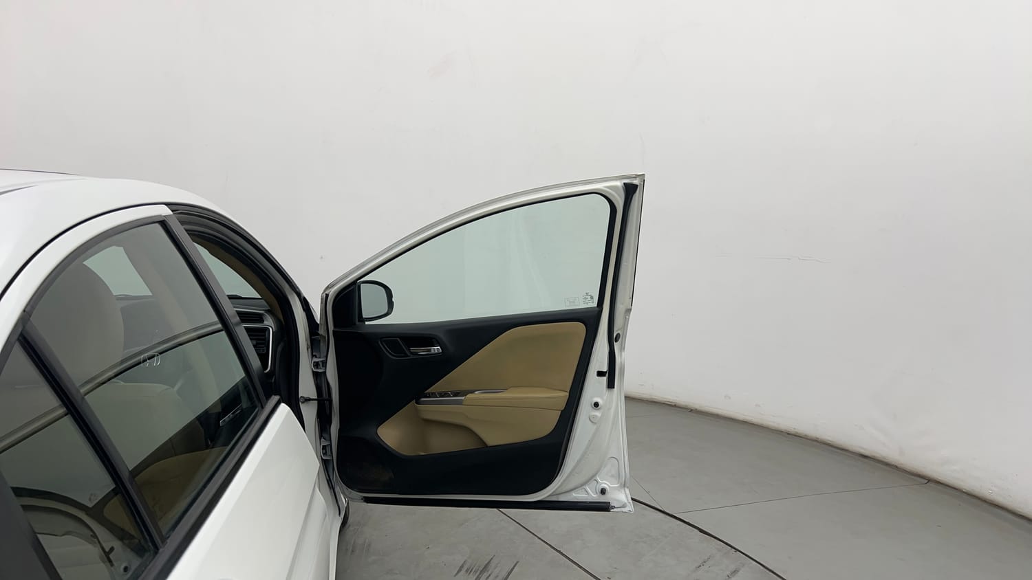 Used 2016 Honda City VX (O) MT BL Petrol Manual interior RIGHT FRONT DOOR OPEN VIEW