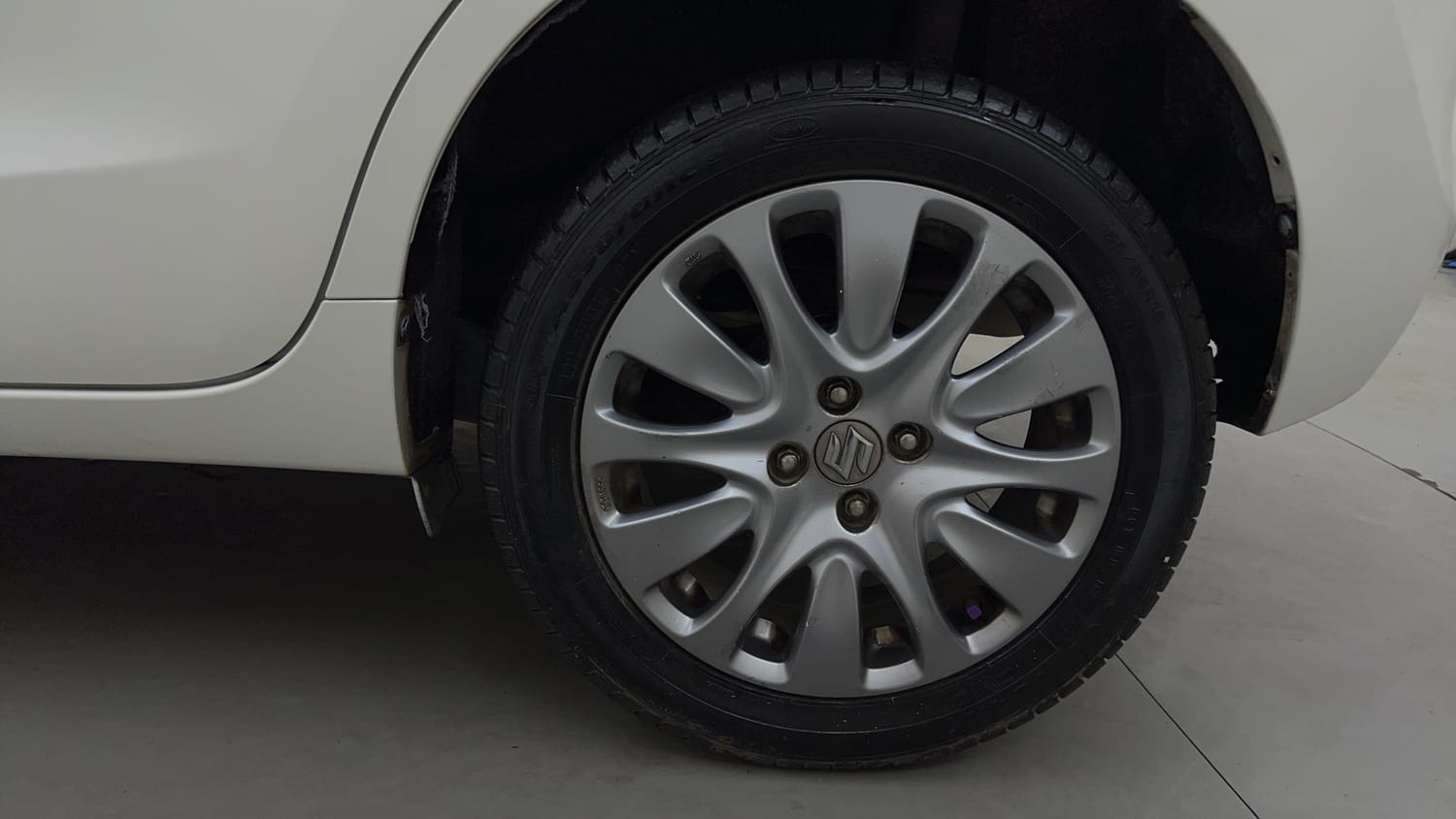 Used 2017 Maruti Suzuki Baleno Zeta 1.2 AT Petrol Automatic tyres LEFT REAR TYRE RIM VIEW