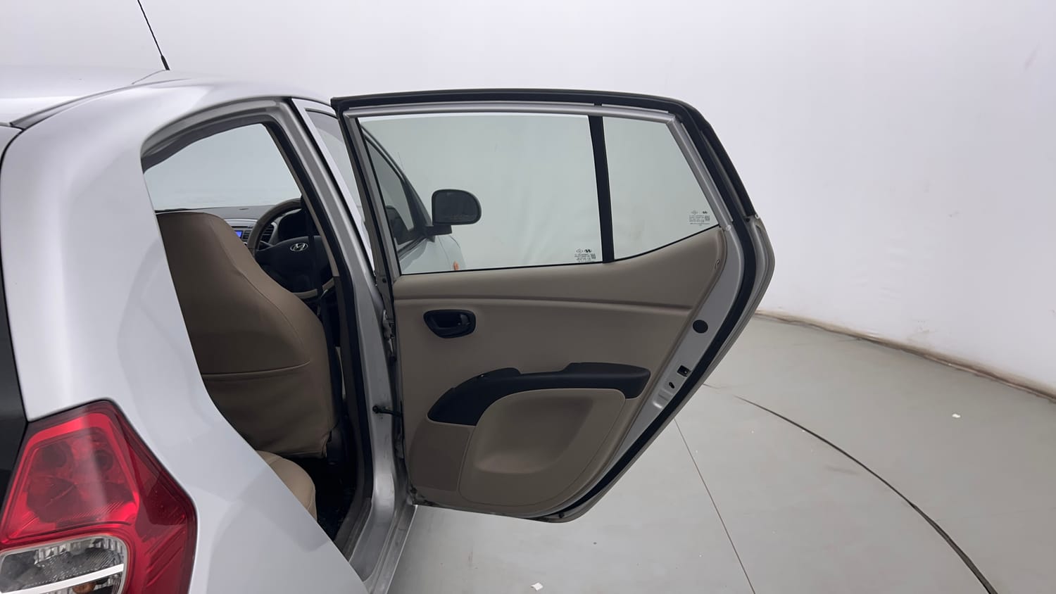 Used 2015 Hyundai i10 Magna 1.1 iRDE2 Petrol Manual interior RIGHT REAR DOOR OPEN VIEW
