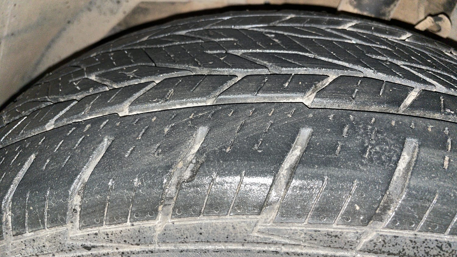 Used 2018 Mahindra XUV500 W9 AT Diesel Automatic tyres LEFT FRONT TYRE TREAD VIEW
