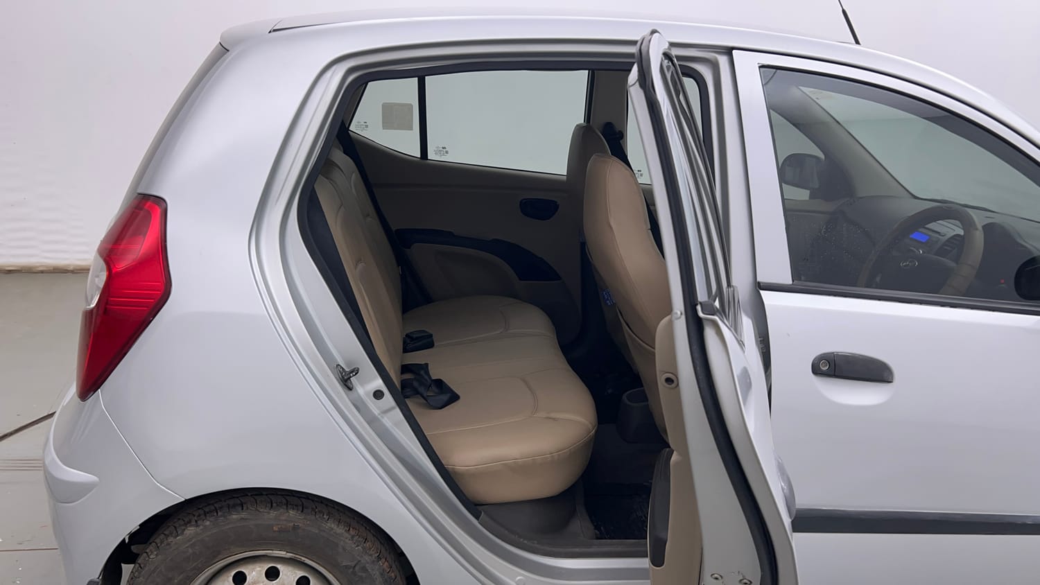 Used 2015 Hyundai i10 Magna 1.1 iRDE2 Petrol Manual interior RIGHT SIDE REAR DOOR CABIN VIEW