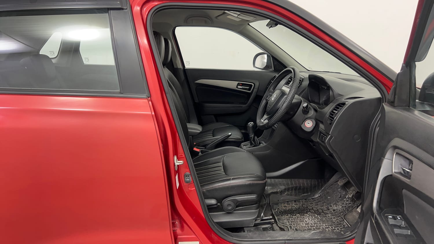 Used 2018 Maruti Suzuki Vitara Brezza [2016-2020] ZDi Diesel Manual interior RIGHT SIDE FRONT DOOR CABIN VIEW