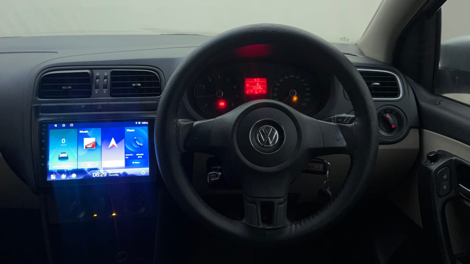 Used 2014 Volkswagen Polo Comfortline 1.2L (P) Petrol Manual interior STEERING VIEW