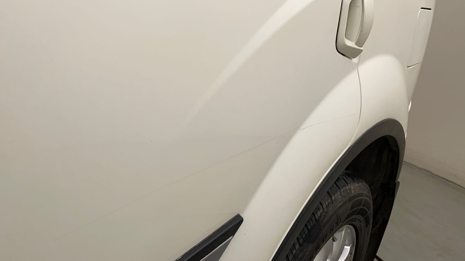 Used 2018 Mahindra XUV500 W9 AT Diesel Automatic dents MINOR SCRATCH