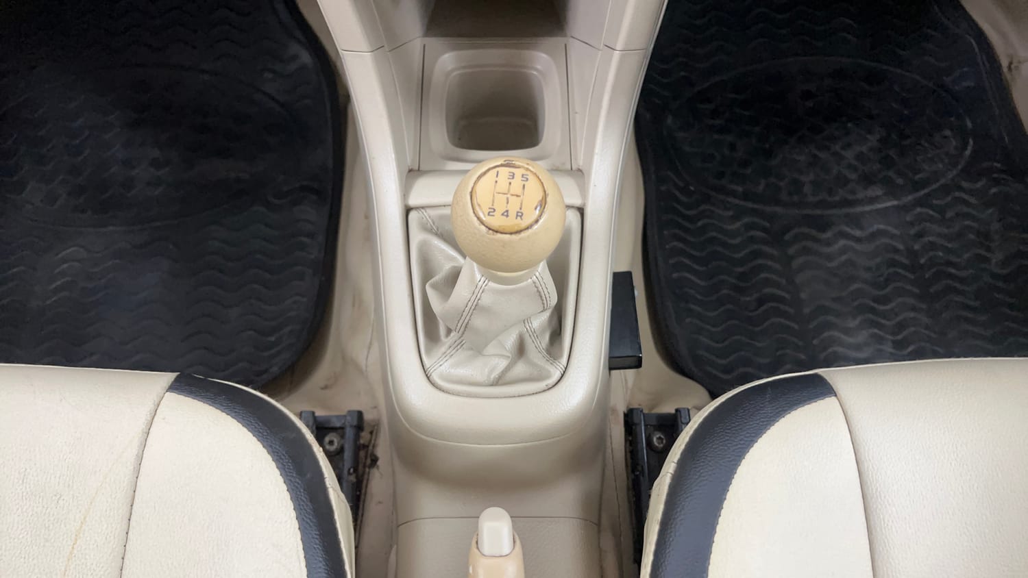 Used 2012 Maruti Suzuki Swift Dzire LXI Petrol Manual interior GEAR  KNOB VIEW