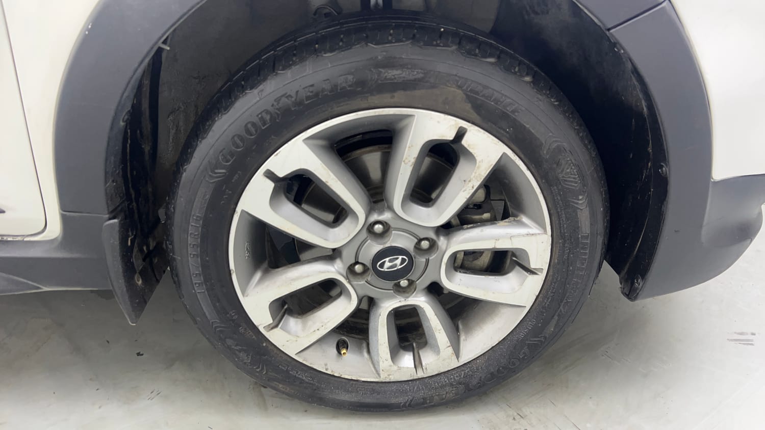 Used 2016 Hyundai i20 Active 1.2 SX Petrol Manual tyres RIGHT FRONT TYRE RIM VIEW